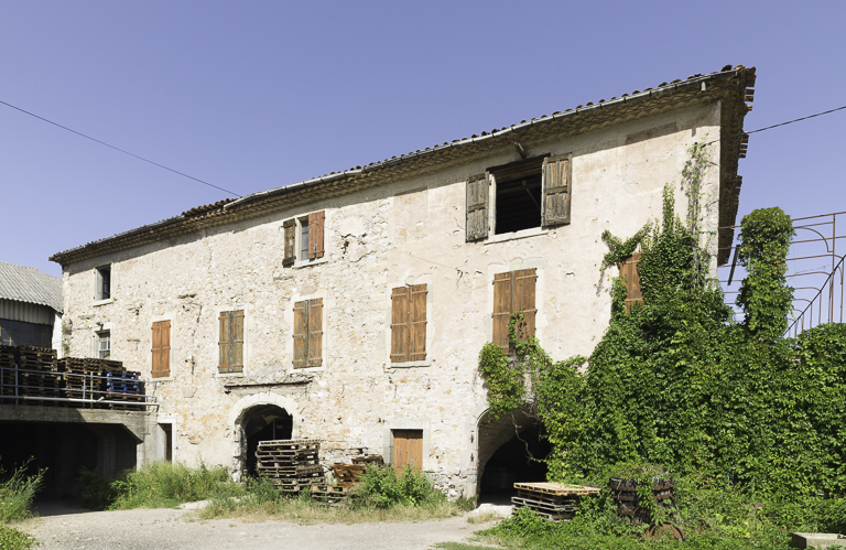 usine textile (usine de drap) Sicard et Prades, puis Sicard et Théron, puis Bernat, actuellement tannerie Valeix