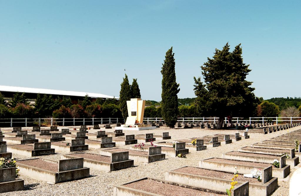cimetière de l'ancien camp de concentration de la guerre de 1939-1945