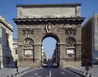 Porte du Peyrou, porte de ville en forme d'arc de triomphe