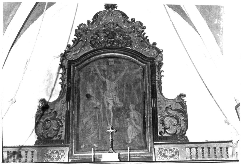 ensemble du retable du maître-autel, lambris de demi-revêtement, tableau et son cadre : la Crucifixion