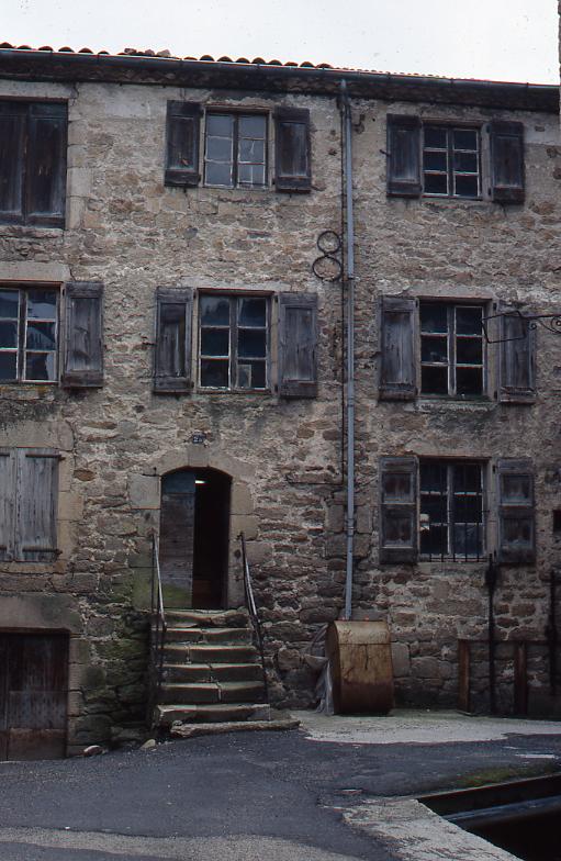 moulin à farine, moulin à foulon, tannerie, filature (filature de laine, tissage de laine) dit Moulin Tiffier, puis Boyer, Filature Boyer, puis Engles