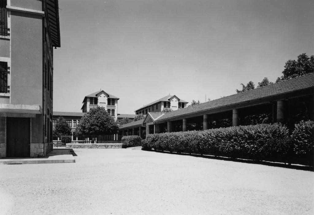 hôpital psychiatrique de Cayssiols, aujourd'hui centre Hospitalier Sainte-Marie de Rodez
