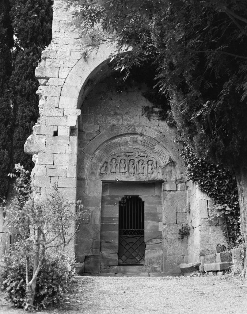 prieuré Saint-Caprais, actuellement cimetière