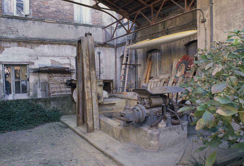 usine de céramique, manufacture d'ornements en terre cuite Giscard