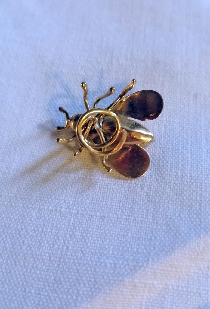 Epinglette en forme de mouche