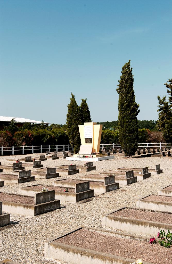 cimetière de l'ancien camp de concentration de la guerre de 1939-1945