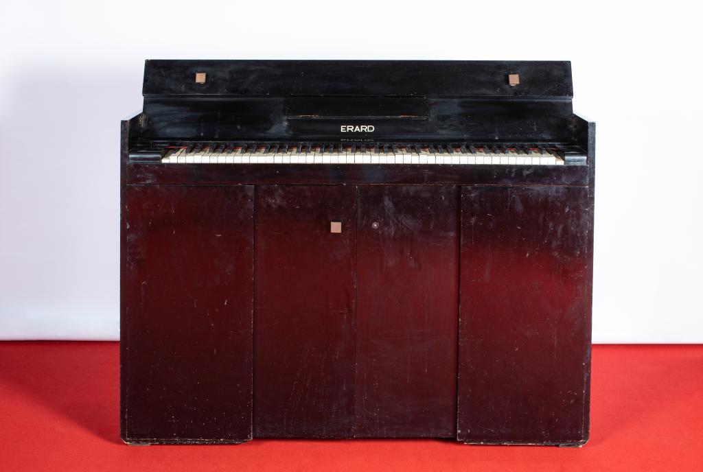 Piano Erard, modèle Vog