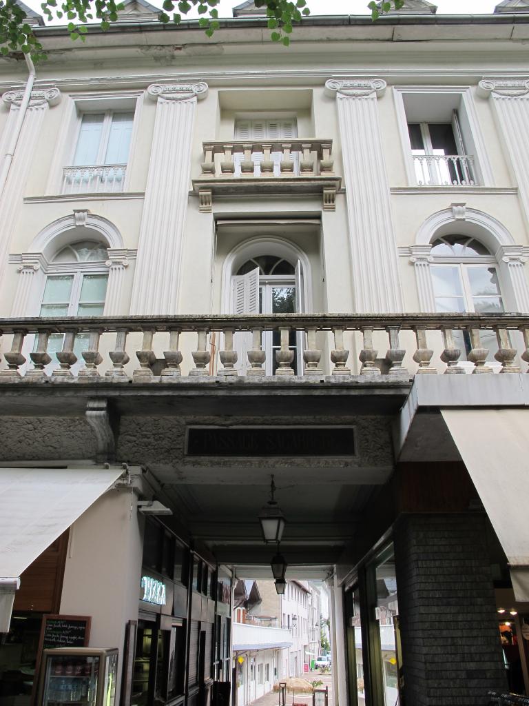 hôtel d'Etigny ou maison Sacarère, actuellement immeuble à logement