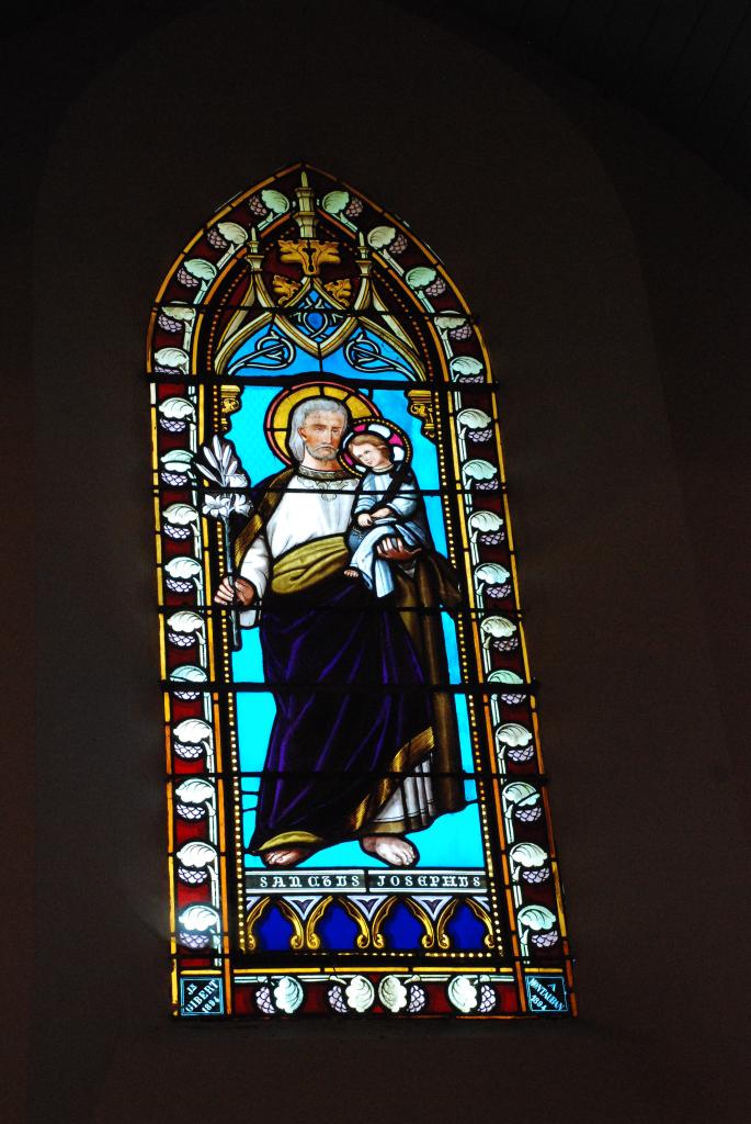 5 verrières historiées : saint Christophe , Sacré-coeur (2) , saint Joseph , Sainte Famille