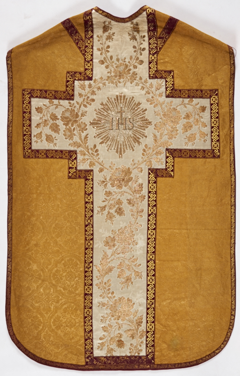 chasuble or avec étole, voile de calice et bourse de corporal