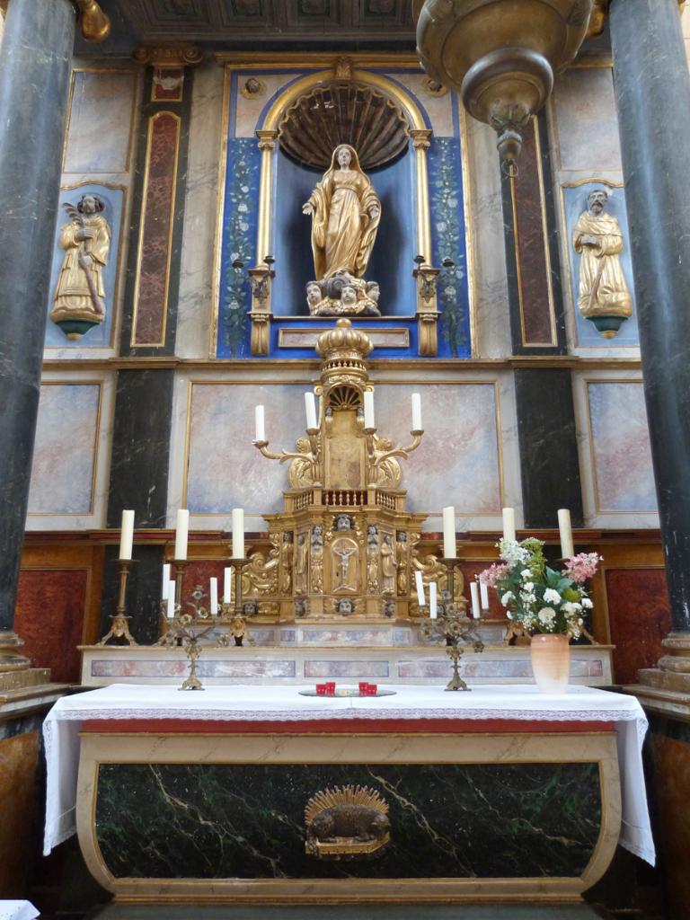 Vue d'ensemble du retable du maître-autel.