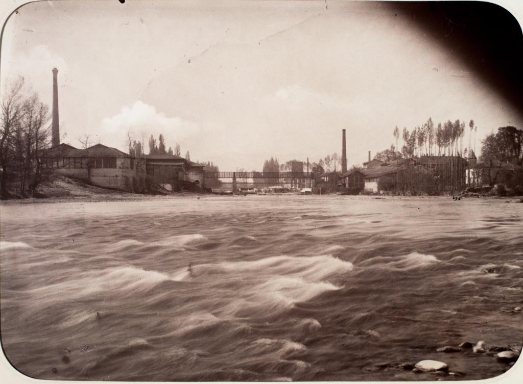 Ancienne passerelle métallique de la société Lacroix (Riz-Lacroix)
