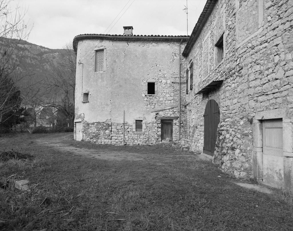 moulin à blé, usine de colles, filature et moulinerie de soie, puis tannerie Jean Soulier