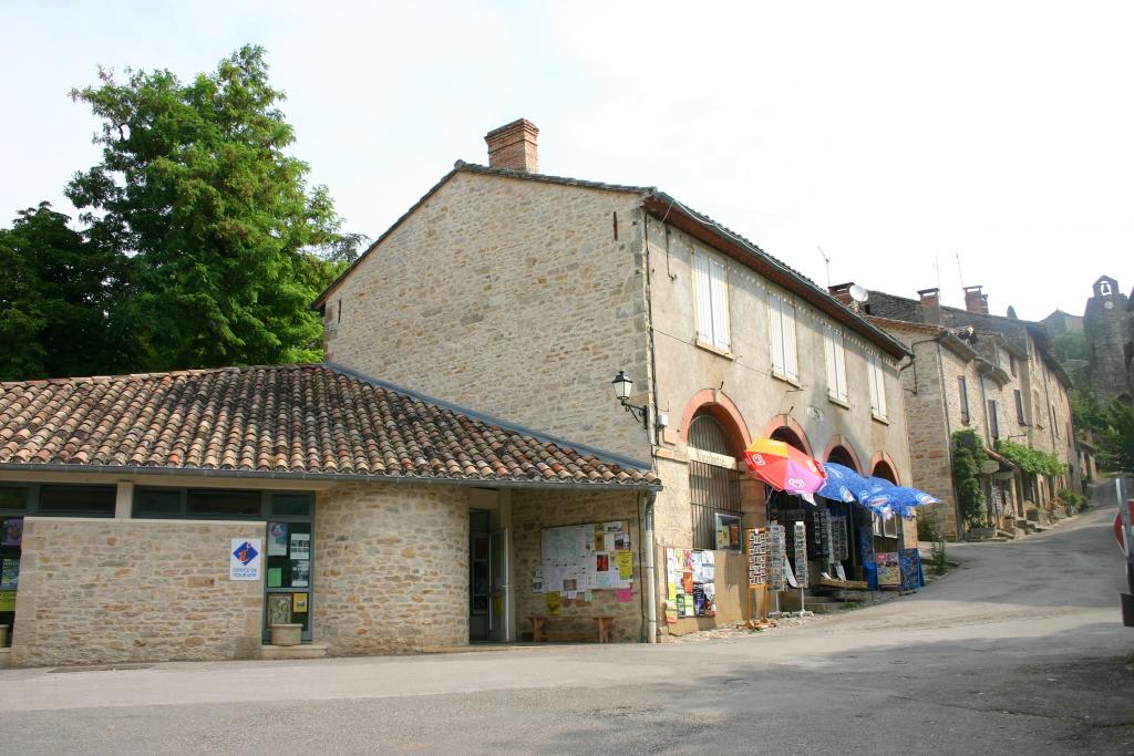 ancien marché couvert et mairie