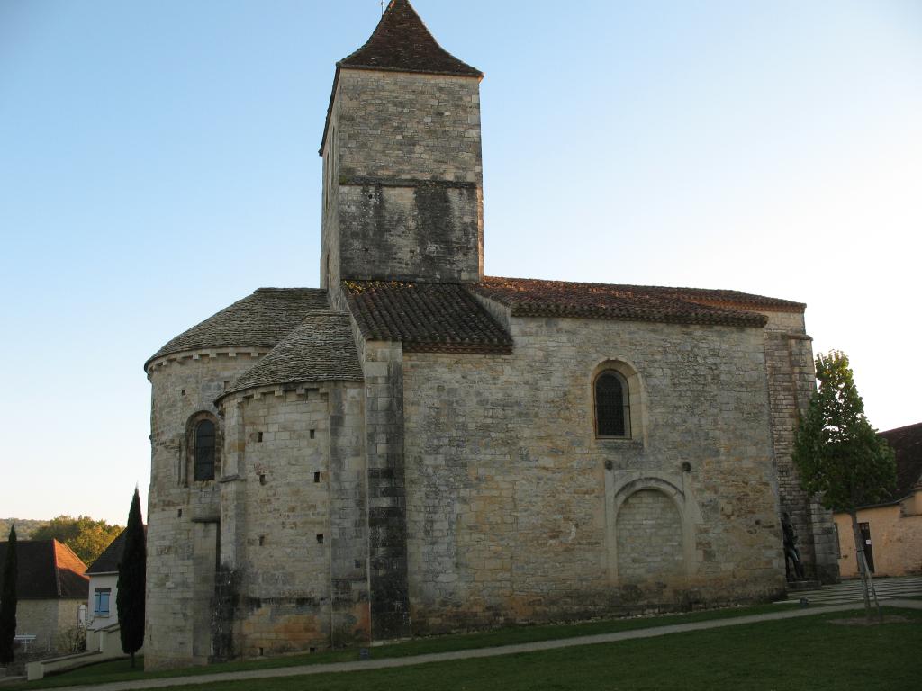 prieuré de bénédictins Saint-Etienne puis Saint-Laurent, puis église paroissiale Saint-Laurent