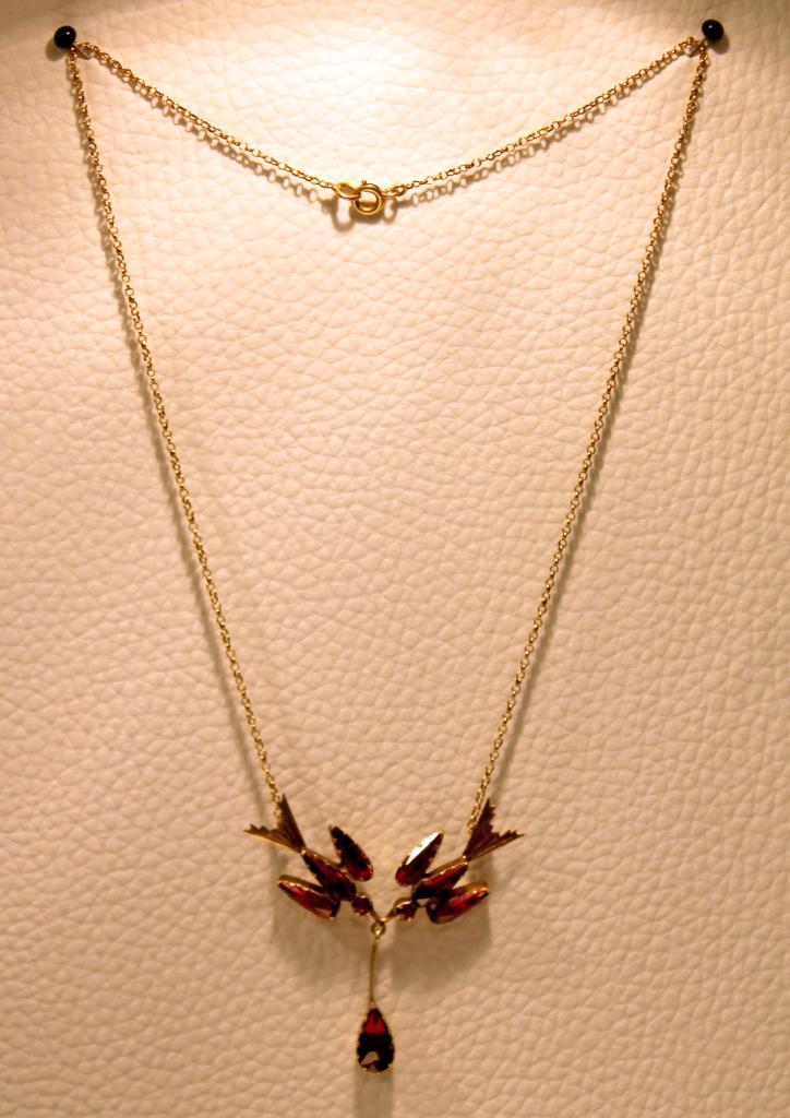 Parure aux hirondelles