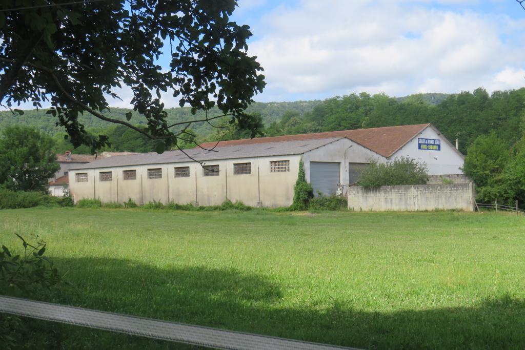 entrepôt industriel de transport et dépôt de matières Mathieu, aujourd'hui magasin de commerce