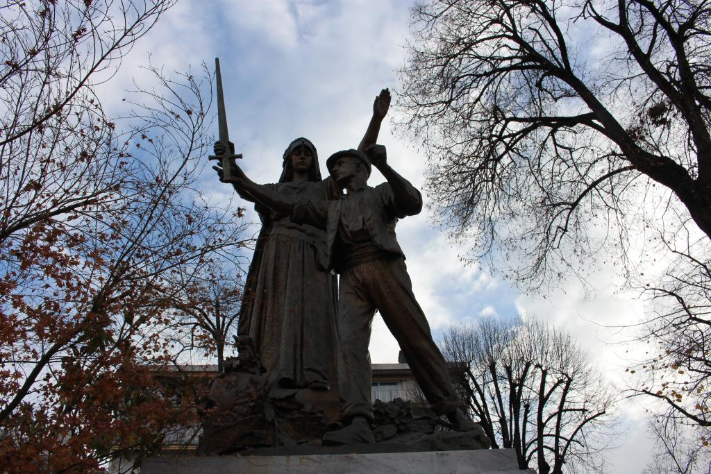 monument en souvenir des enfants du Département morts au Champ d'Honneur