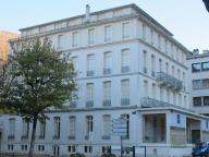 maison Sarthe Sarrivatet puis chez Berthe puis Familiy Hôtel puis Royal Hôtel, actuellement immeuble à logement