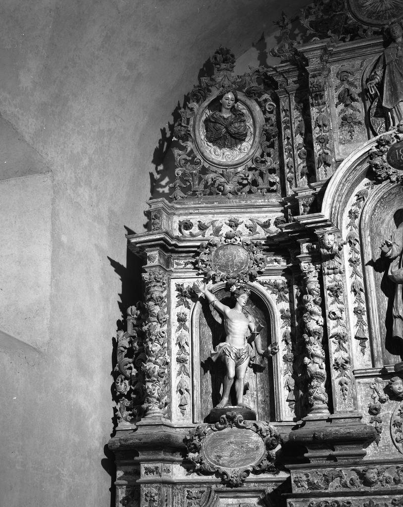 Retable : statue du Rosaire : Vierge à l'Enfant