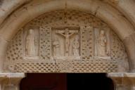 Tympan sculpté de l'église abbatiale.