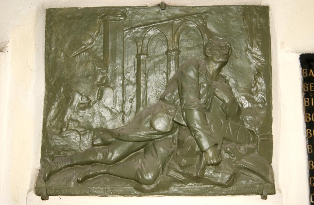 ensemble de trois plaques commémoratives de la guerre de 1914-1918 et de la guerre de 1939-1945