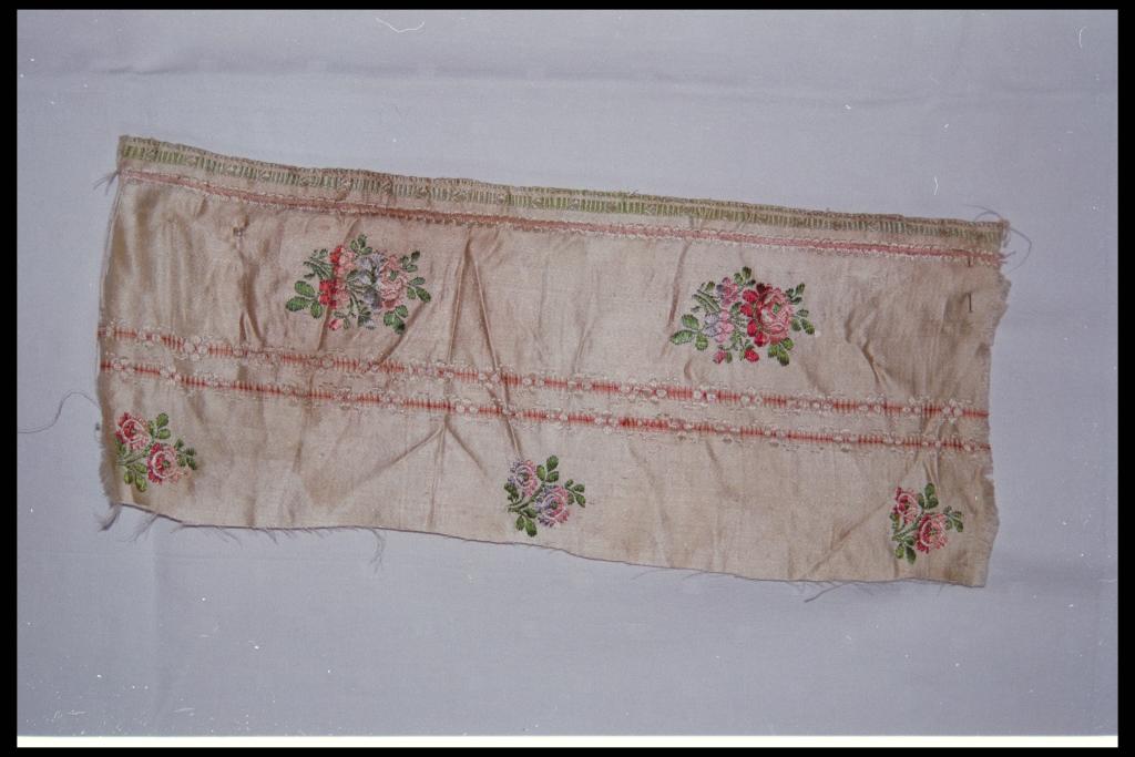 morceau de tissu : garniture du tabernacle