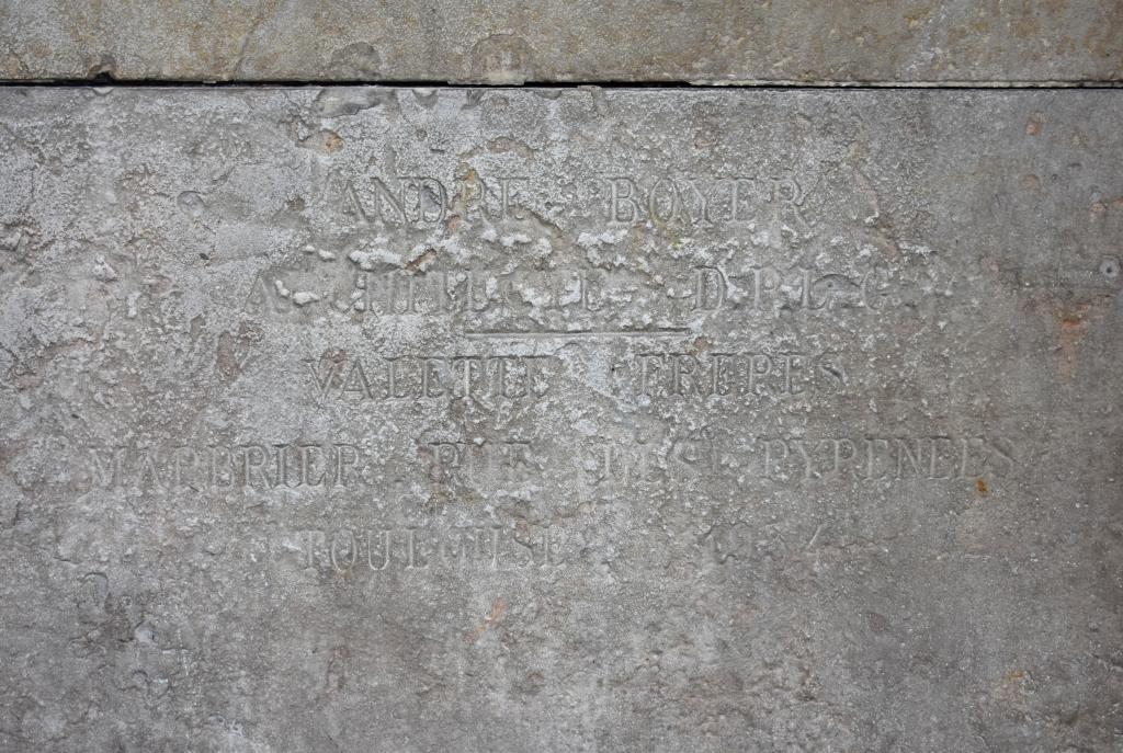 Fig. 2 : Signature de l'architecte André Boyer (place d'Armes).