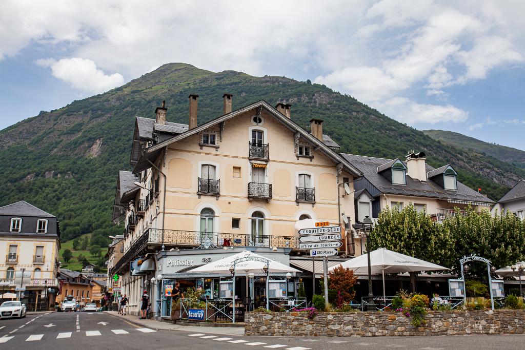 Hôtel de l'Univers (ancien), actuellement immeuble à logements et commerces