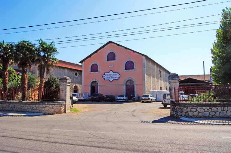 coopérative vinicole des Vignerons Beaucairois, à Beaucaire
