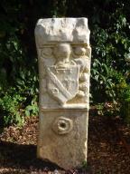 Fragment de fontaine armorié