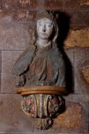 Buste de sainte couronnée avec sa console