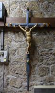 croix de procession et statue du Christ en croix