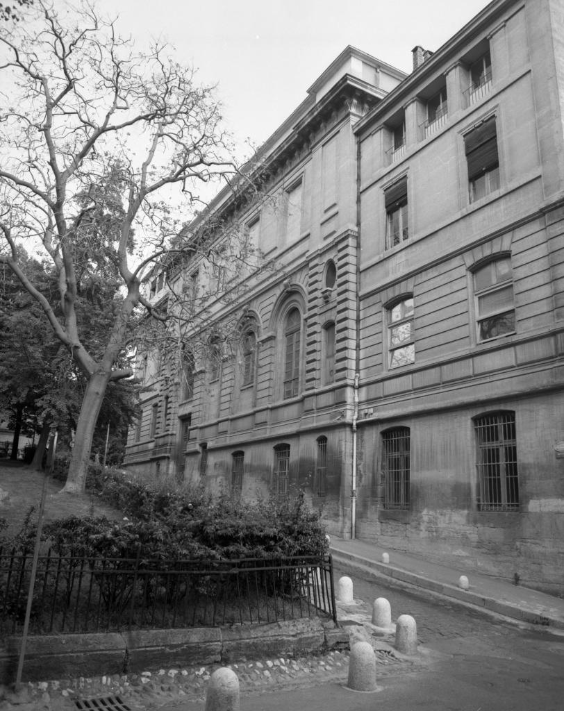 université dite institut de physique et chimie