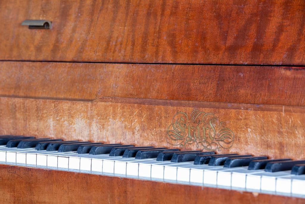 Piano Erard, droit
