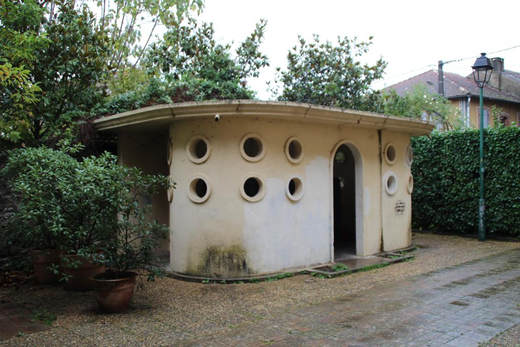 latrine