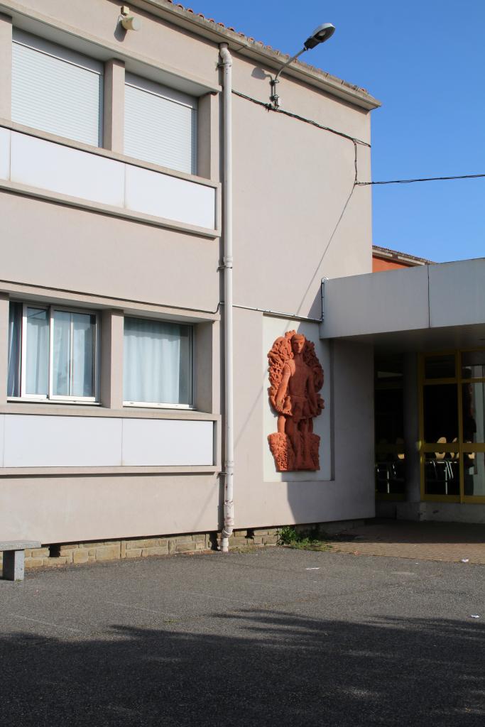Bas-relief : L'enfant aux oiseaux