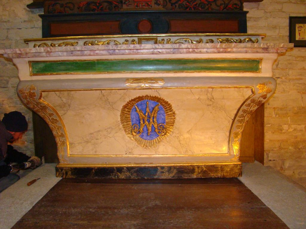 ensemble du maître-autel : autel tombeau, tabernacle, retable et tableau : Saint Denis