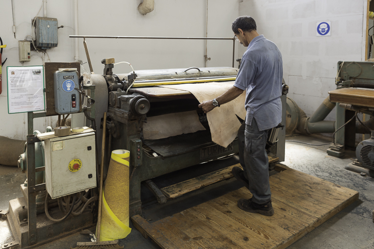 usine textile (usine de drap) Sicard et Prades, puis Sicard et Théron, puis Bernat, actuellement tannerie Valeix