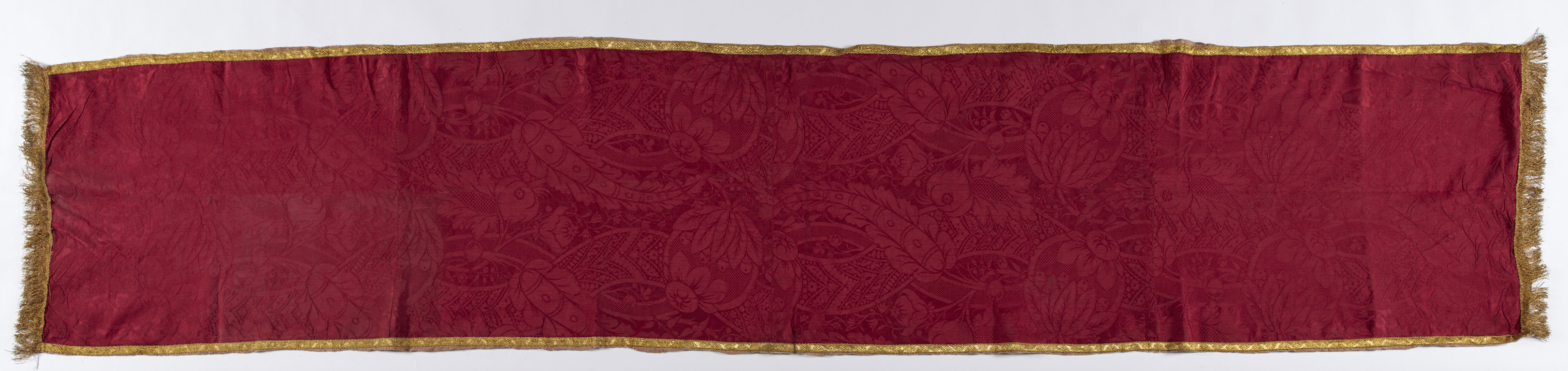 voile huméral rouge