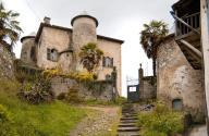 château dit du Vicomte, puis manoir de Vernon, actuellement centre d'interprétation des vallées du Haut-Salat