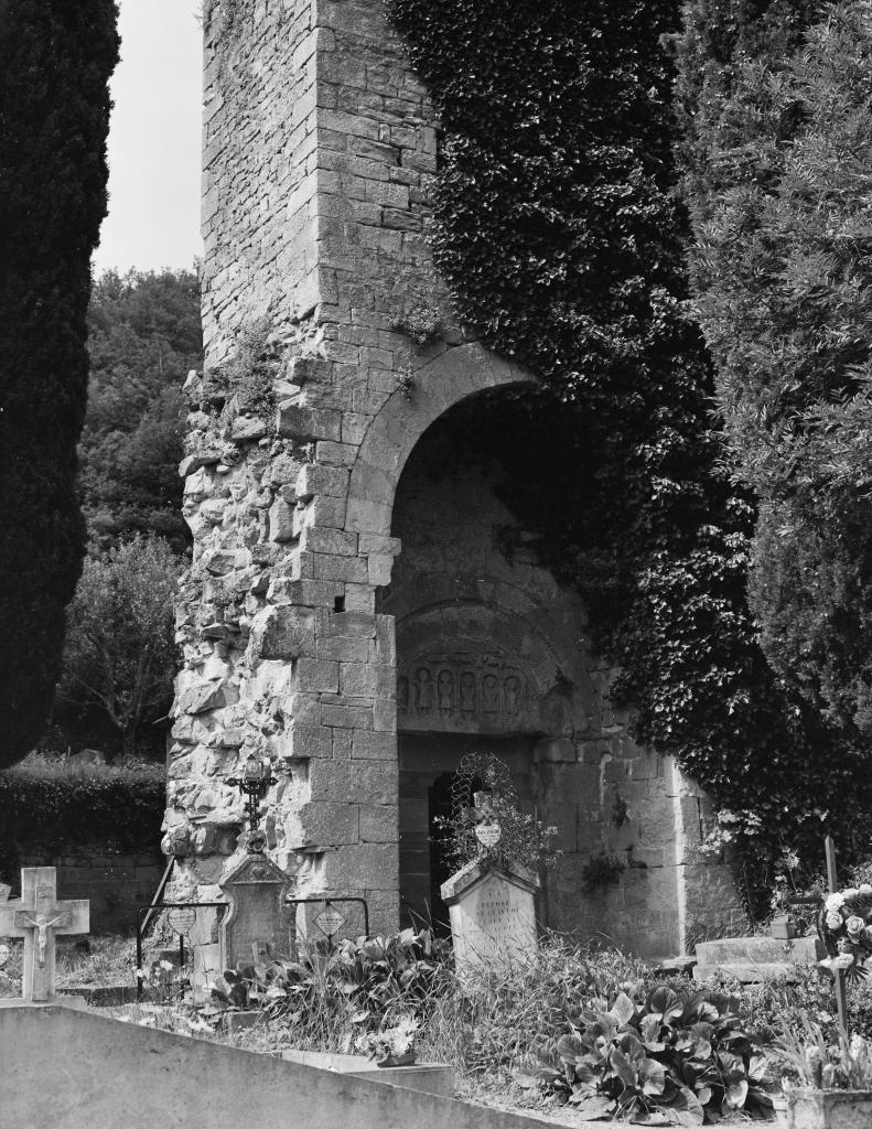 prieuré Saint-Caprais, actuellement cimetière