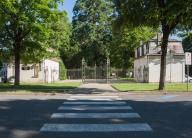 ensemble des deux pavilllons d'entrée actuellement bibliothèque