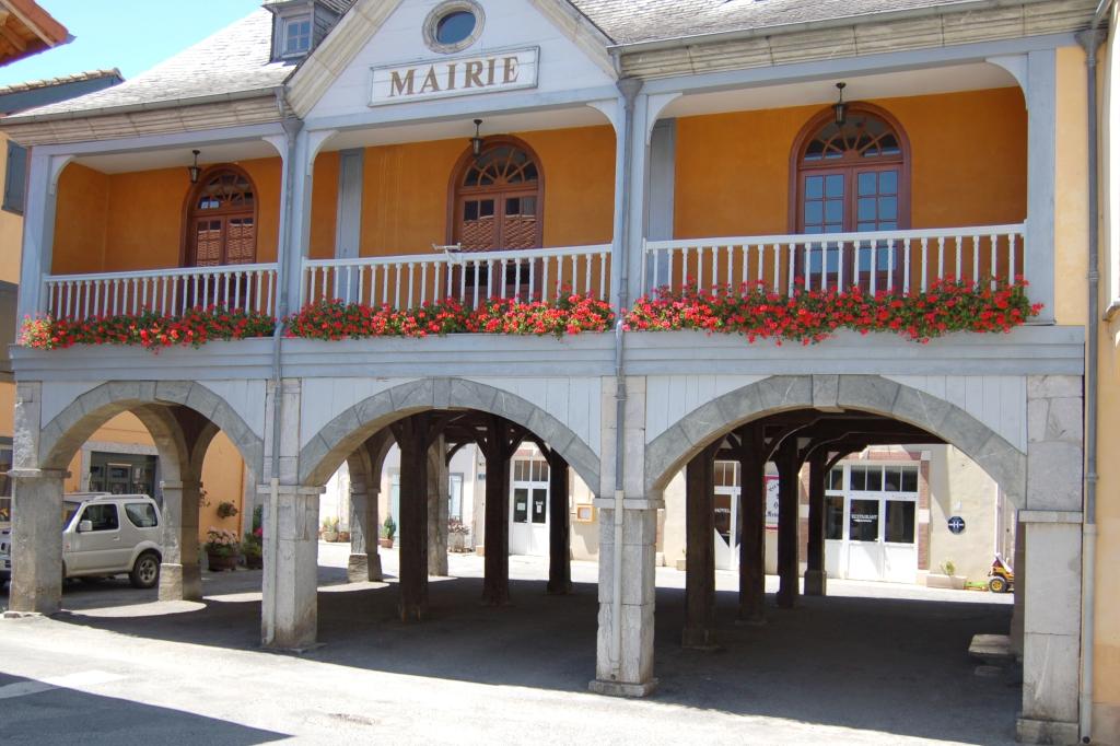 marché couvert et mairie dits halle-mairie